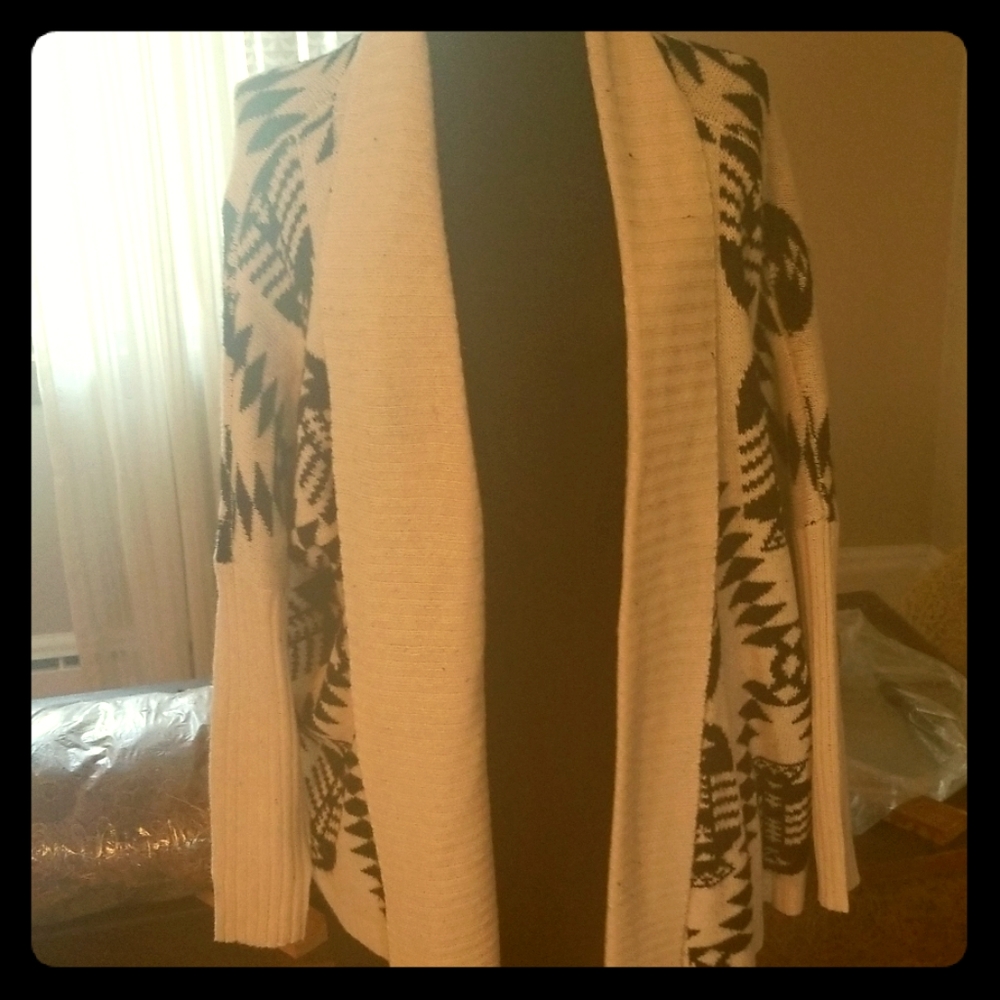 Geometric design roomy cardigan sweater